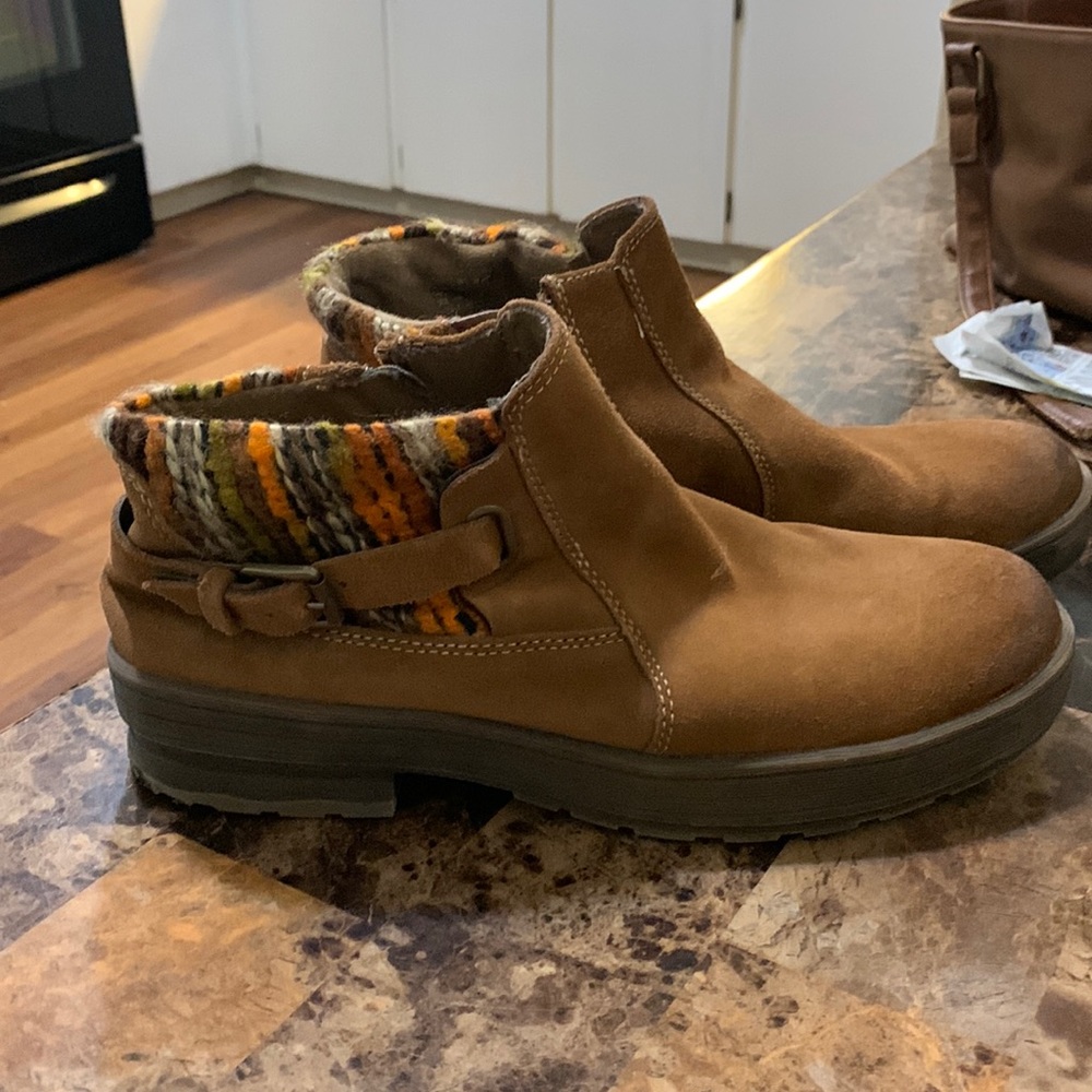 Brown earth origin boots